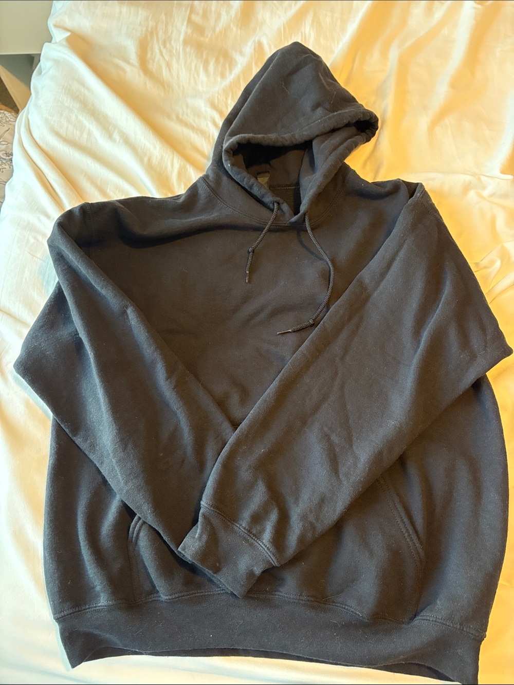 Gildan Black Pullover Hoodie - Classic Men's Fleece Sweatshirt